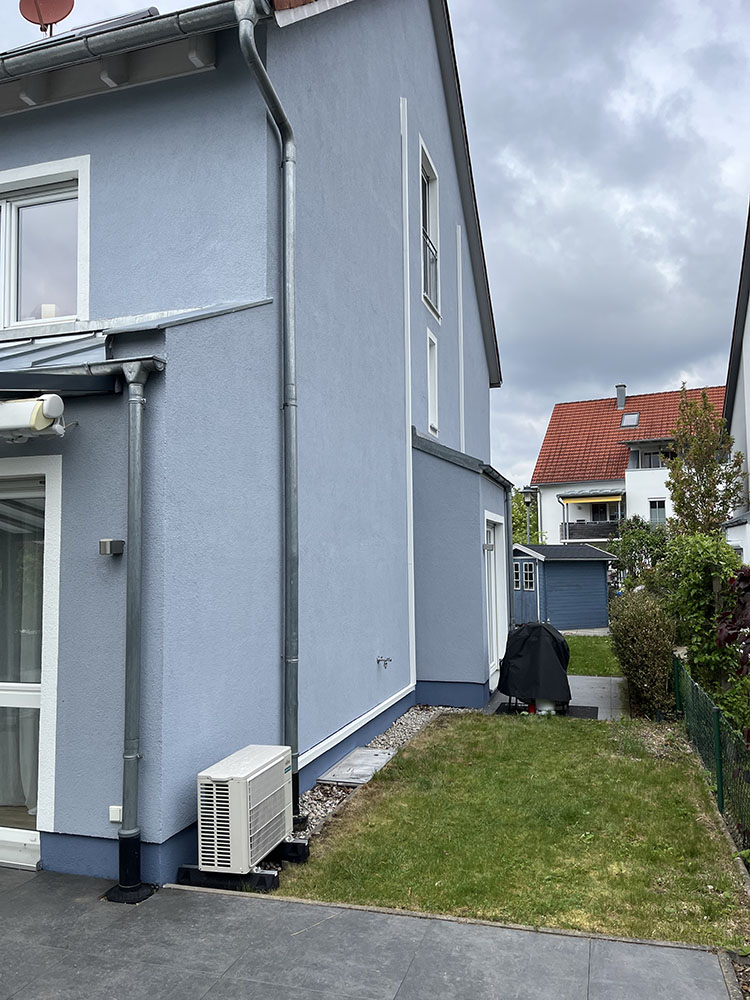 Wärmepumpe im Garten